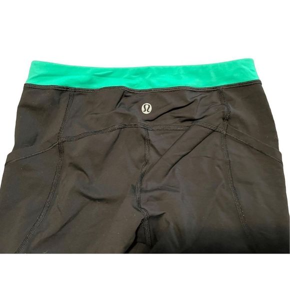 LULULEMON 19" Cropped Leggings *Black/Green* Size  Small - Picture 4 of 5